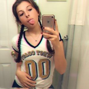 Meet your Posher, Chloe